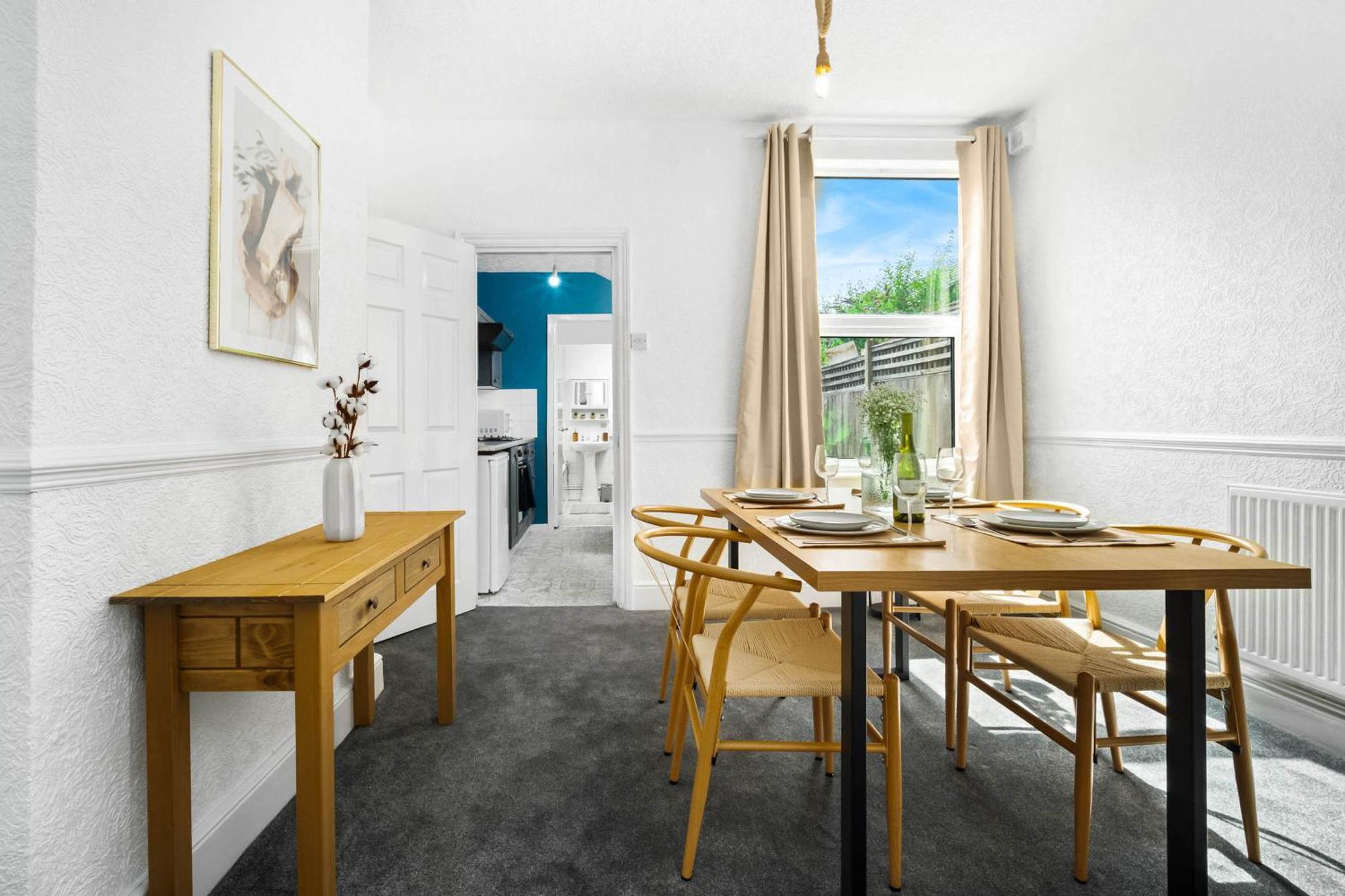 Stylish 3 Bedroom House - 6 Guests - Garden - Parking - Netflix - Wifi - 17M Бирмингем Экстерьер фото