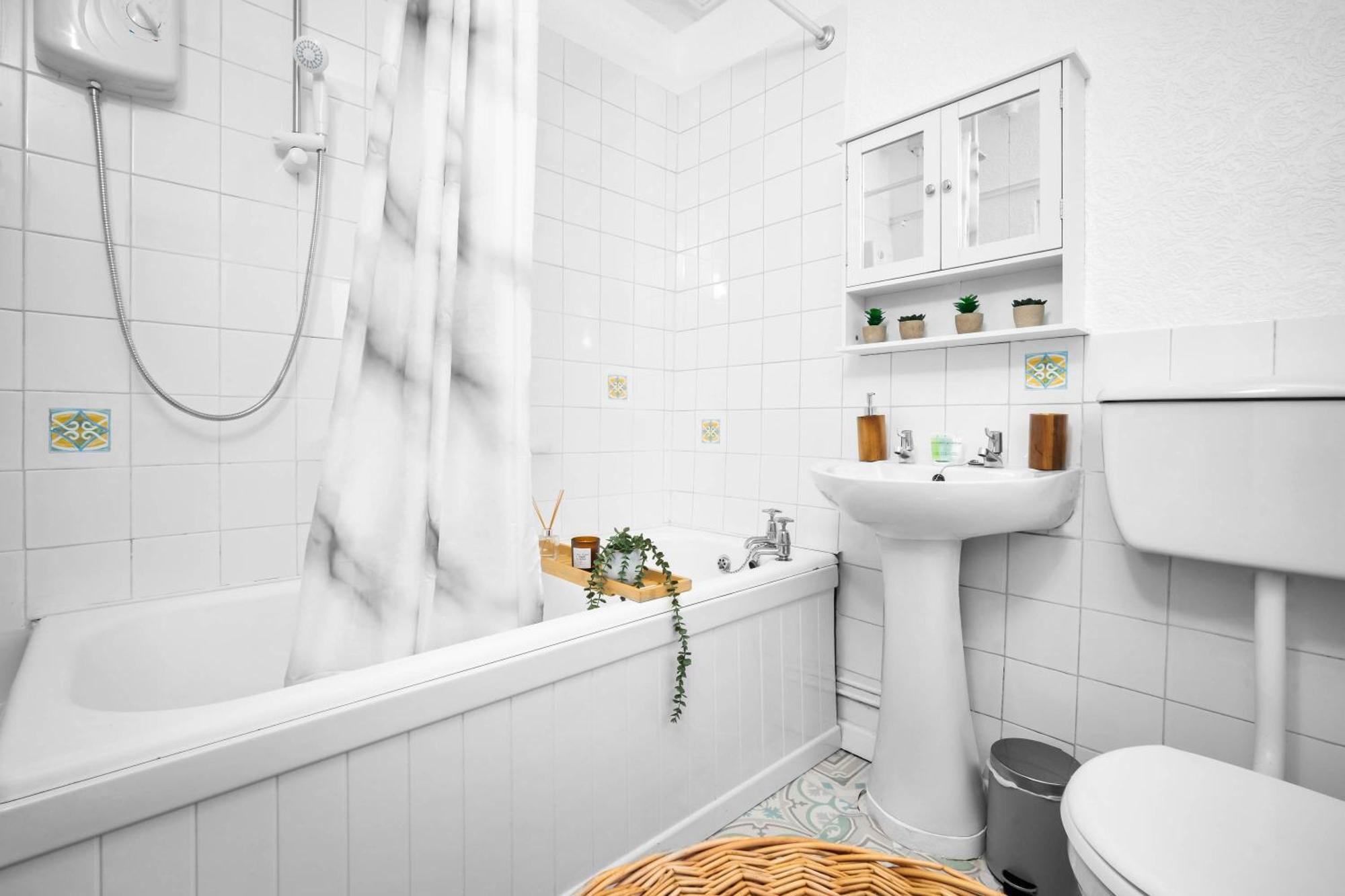 Stylish 3 Bedroom House - 6 Guests - Garden - Parking - Netflix - Wifi - 17M Бирмингем Экстерьер фото